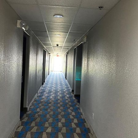 マイクロテル イン&スイーツ バイ ウインダム アードモア エクステリア 写真
